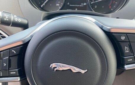 Jaguar F-Pace, 2018 год, 3 100 000 рублей, 10 фотография