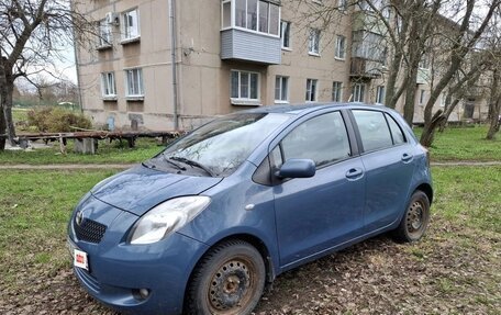 Toyota Yaris III рестайлинг, 2007 год, 455 000 рублей, 3 фотография
