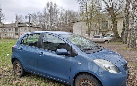 Toyota Yaris III рестайлинг, 2007 год, 455 000 рублей, 2 фотография