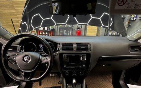 Volkswagen Jetta VI, 2017 год, 1 650 000 рублей, 2 фотография