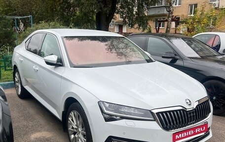 Skoda Superb III рестайлинг, 2020 год, 3 350 000 рублей, 3 фотография