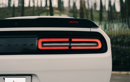 Dodge Challenger III рестайлинг 2, 2022 год, 10 000 000 рублей, 6 фотография