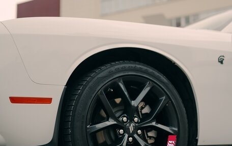 Dodge Challenger III рестайлинг 2, 2022 год, 10 000 000 рублей, 4 фотография