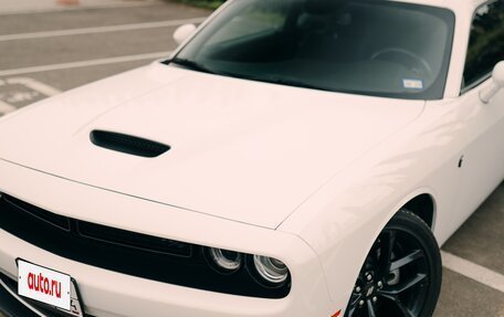 Dodge Challenger III рестайлинг 2, 2022 год, 10 000 000 рублей, 13 фотография