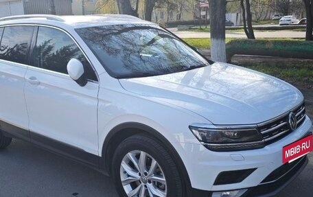 Volkswagen Tiguan II, 2017 год, 2 650 000 рублей, 3 фотография