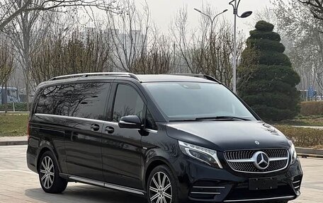 Mercedes-Benz V-Класс, 2022 год, 6 600 000 рублей, 3 фотография