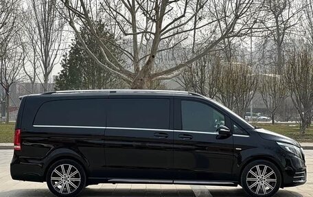 Mercedes-Benz V-Класс, 2022 год, 6 600 000 рублей, 4 фотография