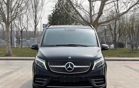 Mercedes-Benz V-Класс, 2022 год, 6 600 000 рублей, 2 фотография