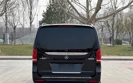 Mercedes-Benz V-Класс, 2022 год, 6 600 000 рублей, 7 фотография