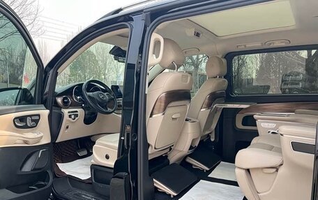 Mercedes-Benz V-Класс, 2022 год, 6 600 000 рублей, 15 фотография