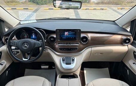 Mercedes-Benz V-Класс, 2022 год, 6 600 000 рублей, 19 фотография