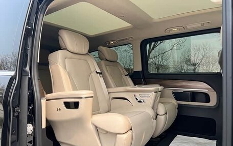 Mercedes-Benz V-Класс, 2022 год, 6 600 000 рублей, 10 фотография