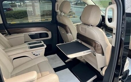 Mercedes-Benz V-Класс, 2022 год, 6 600 000 рублей, 9 фотография