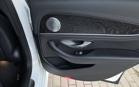 Mercedes-Benz E-Класс, 2018 год, 3 500 000 рублей, 17 фотография