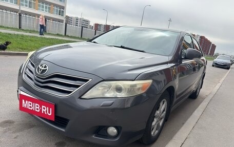 Toyota Camry, 2011 год, 690 000 рублей, 2 фотография