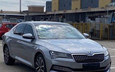 Skoda Superb III рестайлинг, 2023 год, 1 690 000 рублей, 3 фотография