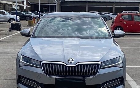 Skoda Superb III рестайлинг, 2023 год, 1 690 000 рублей, 2 фотография