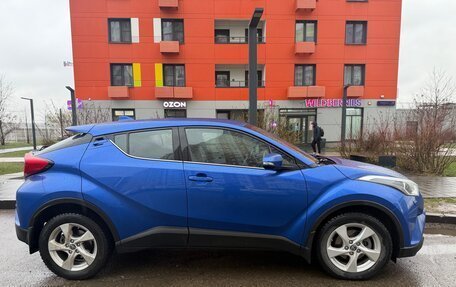 Toyota C-HR I рестайлинг, 2019 год, 2 300 000 рублей, 5 фотография