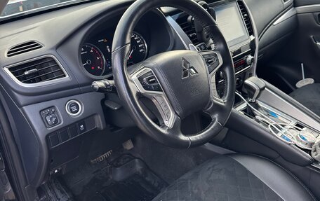 Mitsubishi Pajero Sport III рестайлинг, 2021 год, 3 250 000 рублей, 12 фотография