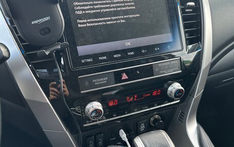 Mitsubishi Pajero Sport III рестайлинг, 2021 год, 3 250 000 рублей, 13 фотография