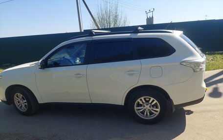 Mitsubishi Outlander III рестайлинг 3, 2013 год, 1 100 000 рублей, 3 фотография