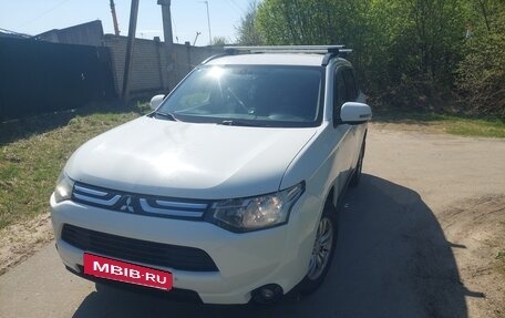 Mitsubishi Outlander III рестайлинг 3, 2013 год, 1 100 000 рублей, 2 фотография