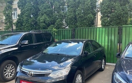 Toyota Camry, 2015 год, 1 800 000 рублей, 2 фотография