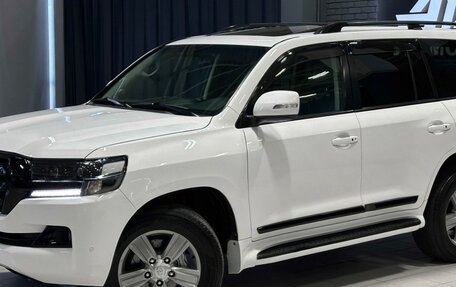 Toyota Land Cruiser 200, 2010 год, 3 400 000 рублей, 2 фотография