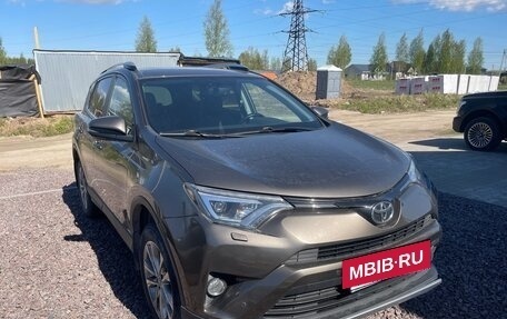 Toyota RAV4, 2017 год, 2 200 000 рублей, 3 фотография