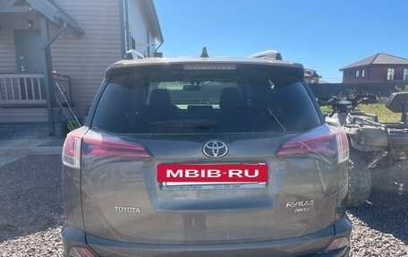 Toyota RAV4, 2017 год, 2 200 000 рублей, 2 фотография