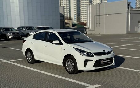 KIA Rio IV, 2020 год, 840 000 рублей, 1 фотография