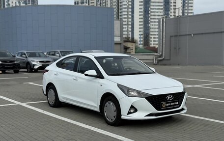 Hyundai Solaris II рестайлинг, 2020 год, 860 000 рублей, 1 фотография