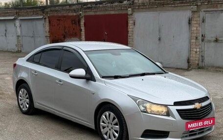 Chevrolet Cruze II, 2011 год, 690 000 рублей, 3 фотография