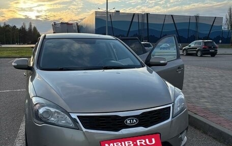 KIA cee'd I рестайлинг, 2010 год, 800 000 рублей, 15 фотография