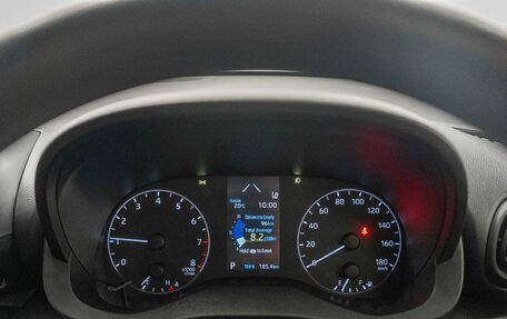 Toyota Yaris, 2021 год, 1 170 000 рублей, 9 фотография