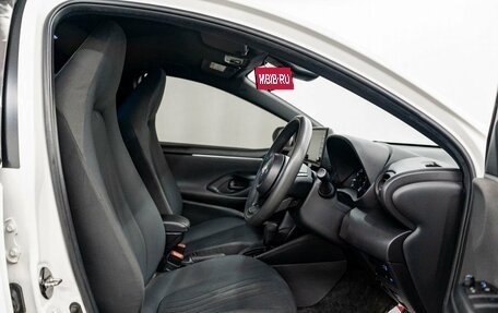 Toyota Yaris, 2021 год, 1 170 000 рублей, 5 фотография