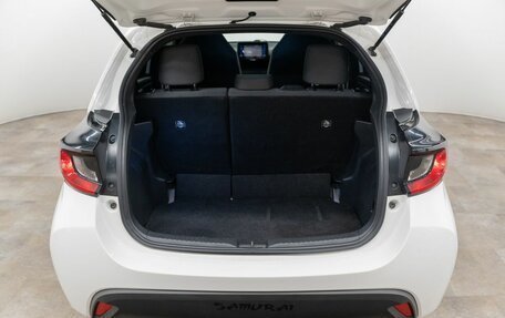 Toyota Yaris, 2021 год, 1 170 000 рублей, 17 фотография