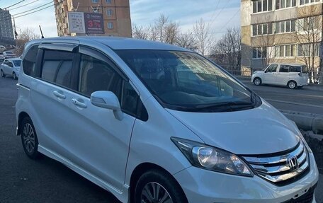 Honda Freed I, 2013 год, 990 010 рублей, 1 фотография
