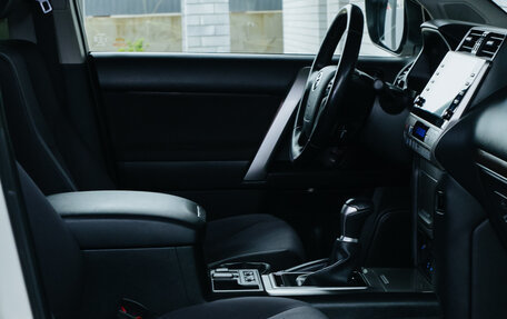 Toyota Land Cruiser Prado 150 рестайлинг 2, 2021 год, 6 900 000 рублей, 7 фотография