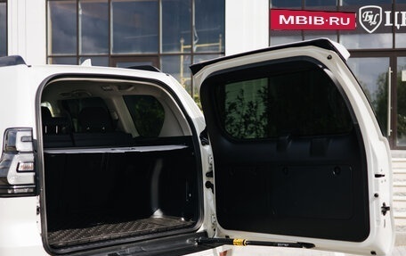 Toyota Land Cruiser Prado 150 рестайлинг 2, 2021 год, 6 900 000 рублей, 26 фотография