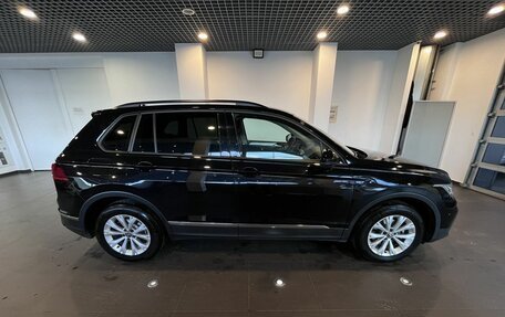 Volkswagen Tiguan II, 2021 год, 2 650 000 рублей, 2 фотография