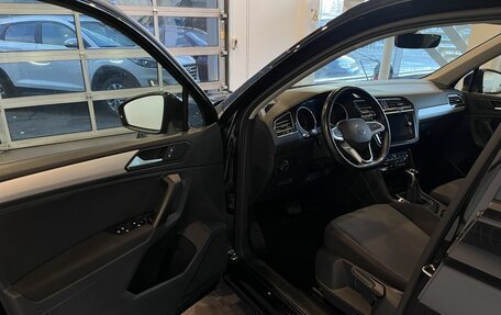 Volkswagen Tiguan II, 2021 год, 2 650 000 рублей, 19 фотография