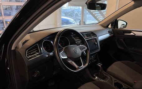 Volkswagen Tiguan II, 2021 год, 2 650 000 рублей, 22 фотография