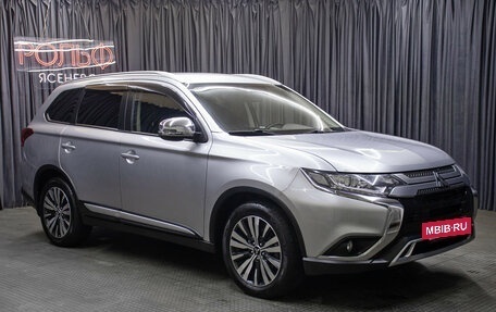 Mitsubishi Outlander III рестайлинг 3, 2019 год, 2 498 000 рублей, 3 фотография