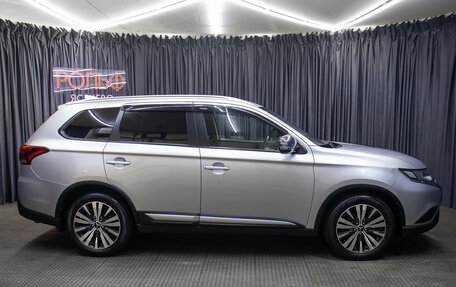Mitsubishi Outlander III рестайлинг 3, 2019 год, 2 498 000 рублей, 4 фотография