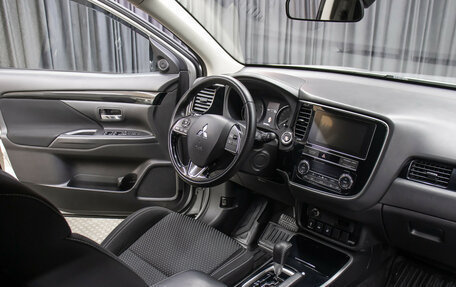 Mitsubishi Outlander III рестайлинг 3, 2019 год, 2 498 000 рублей, 11 фотография