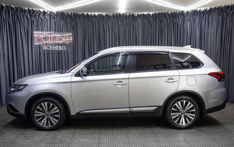 Mitsubishi Outlander III рестайлинг 3, 2019 год, 2 498 000 рублей, 8 фотография
