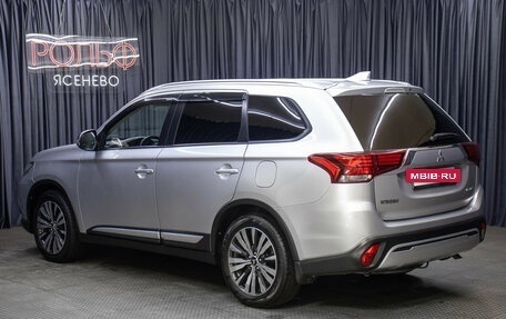 Mitsubishi Outlander III рестайлинг 3, 2019 год, 2 498 000 рублей, 7 фотография