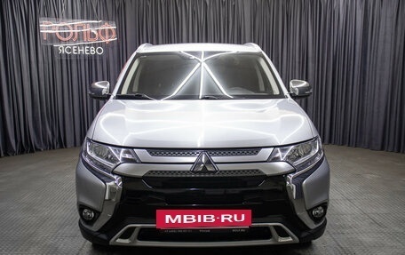 Mitsubishi Outlander III рестайлинг 3, 2019 год, 2 498 000 рублей, 2 фотография