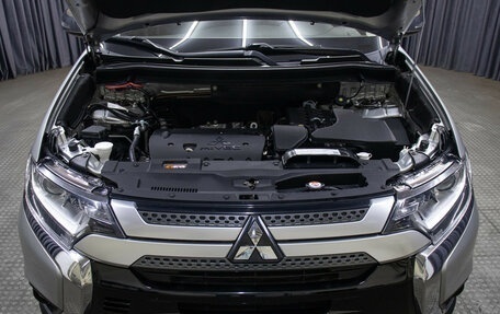 Mitsubishi Outlander III рестайлинг 3, 2019 год, 2 498 000 рублей, 9 фотография